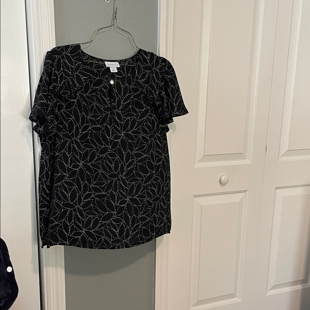 Liz Claiborne Black Short-Sleeve Top with White Dotted Floral Pattern
